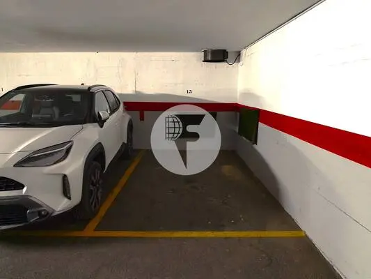 Plaza de Aparcamiento para Coche Mediano o Moto grande (Zona Plaça Vella)