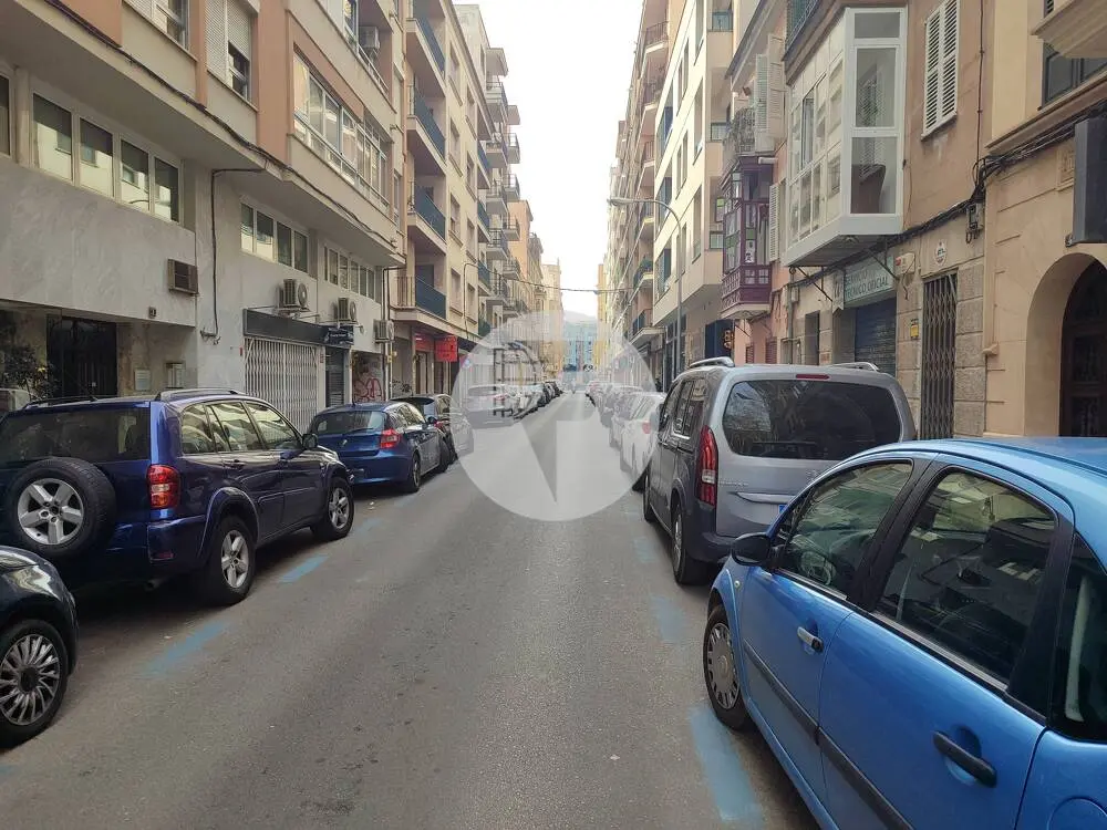 The parking space is for sale at Ramon Berenguer III street in Palma. 6
