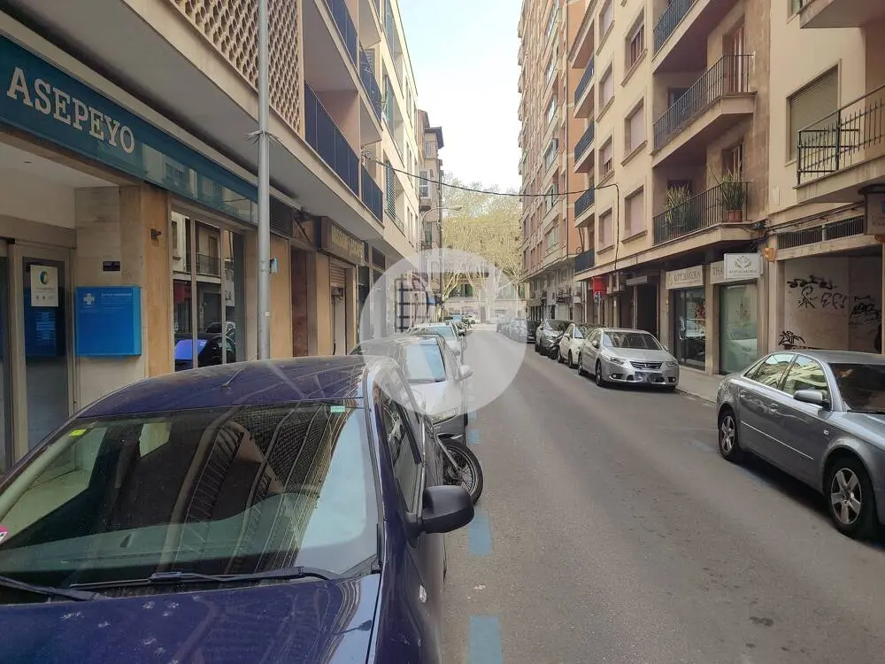 The parking space is for sale at Ramon Berenguer III street in Palma. 7