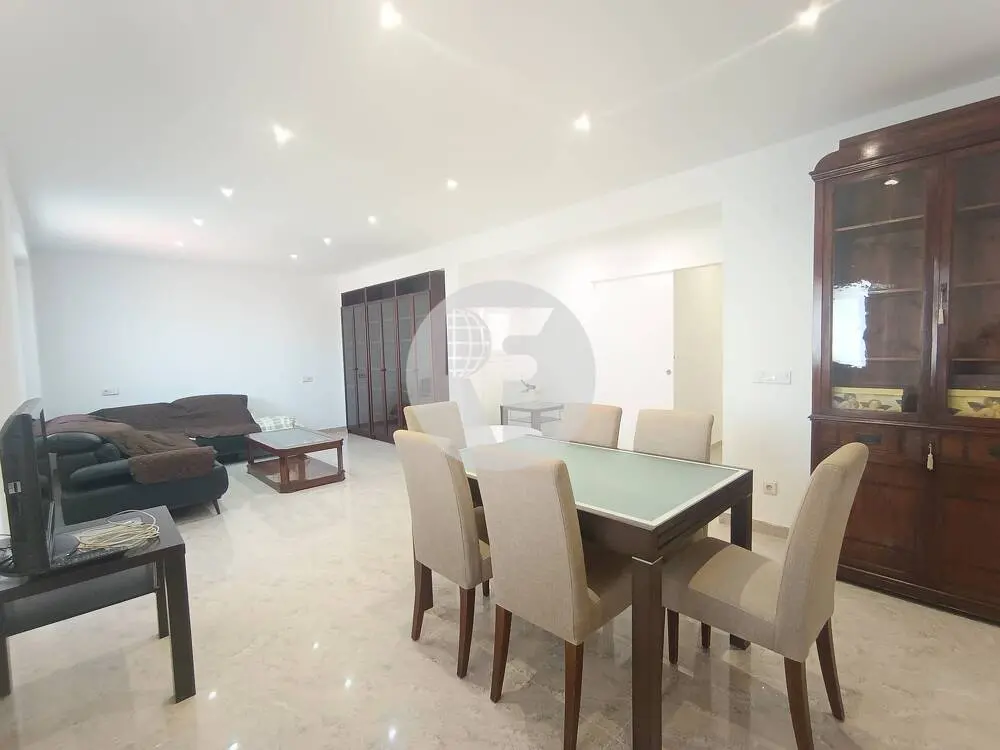 Amplia y luminosa vivienda de 3 dormitorios en pleno centro de Palma - imagen 2
