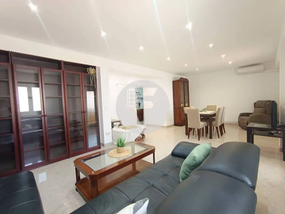 Amplia y luminosa vivienda de 3 dormitorios en pleno centro de Palma - imagen 2
