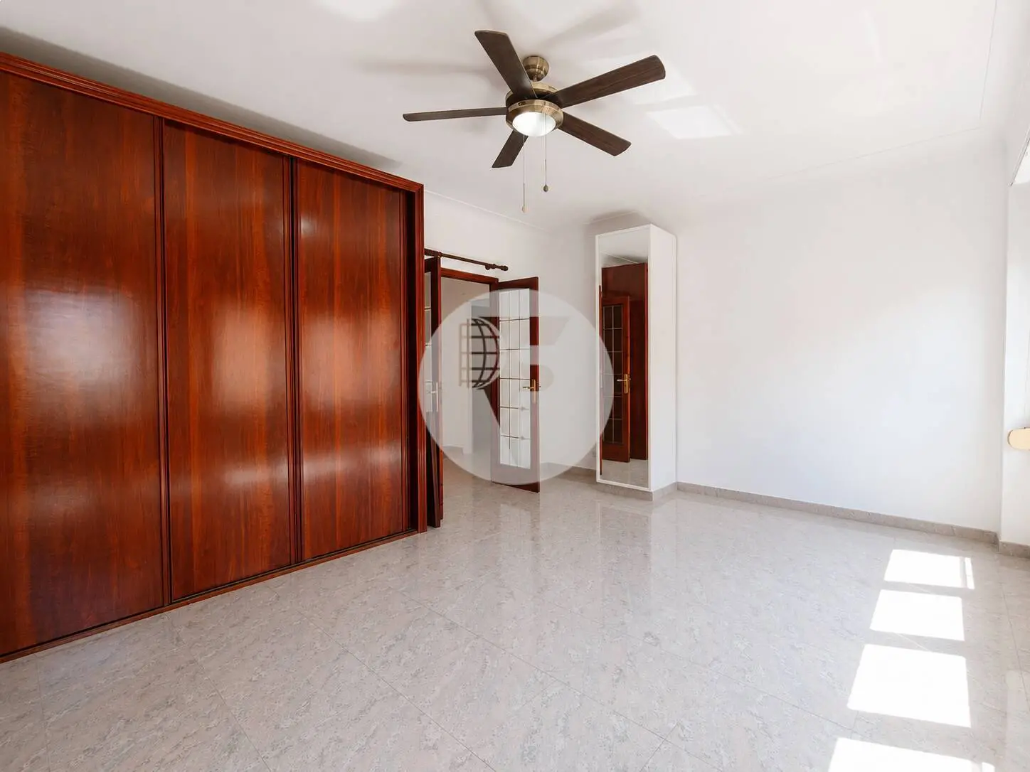 Amplia y luminosa vivienda de 3 dormitorios en pleno centro de Palma - imagen 3