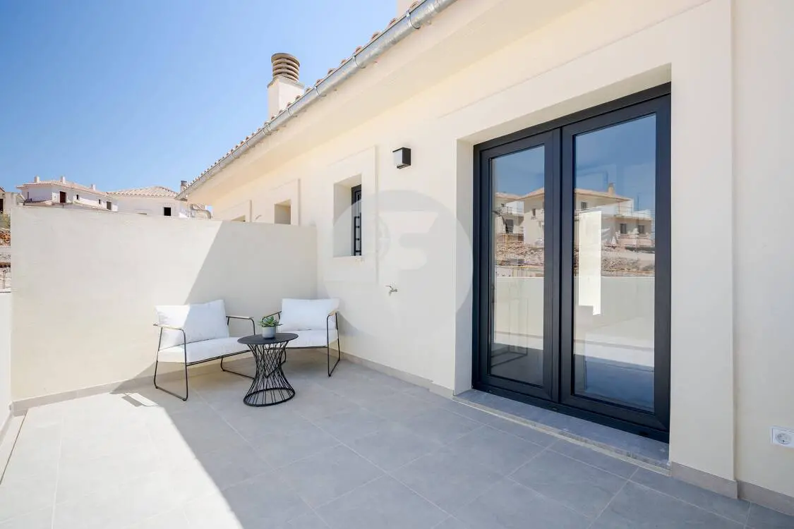 Tu propia piscina en Mallorca. Cuatro dormitorios. Y el Mediterráneo como vecino. - imagen 4