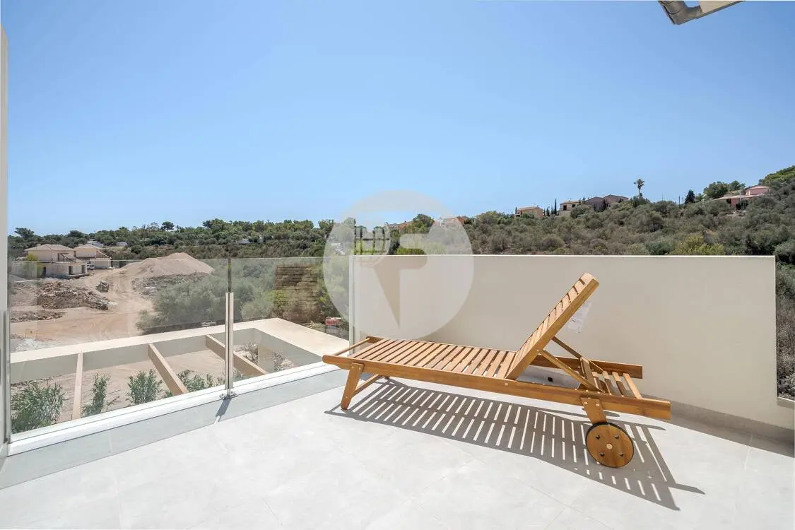 Tu propia piscina en Mallorca. Cuatro dormitorios. Y el Mediterráneo como vecino. - imagen 5