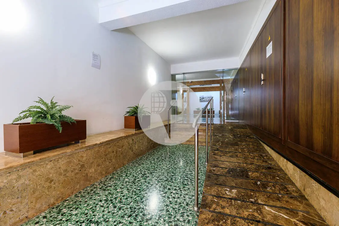 Amplitud y una ubicación privilegiada junto a El Corte Inglés - imagen 25