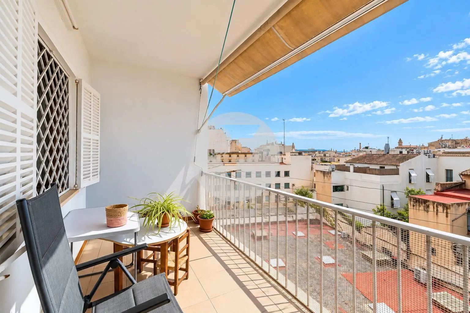 Vivienda de 4 dormitorios con dos terrazas frente a El Corte Inglés