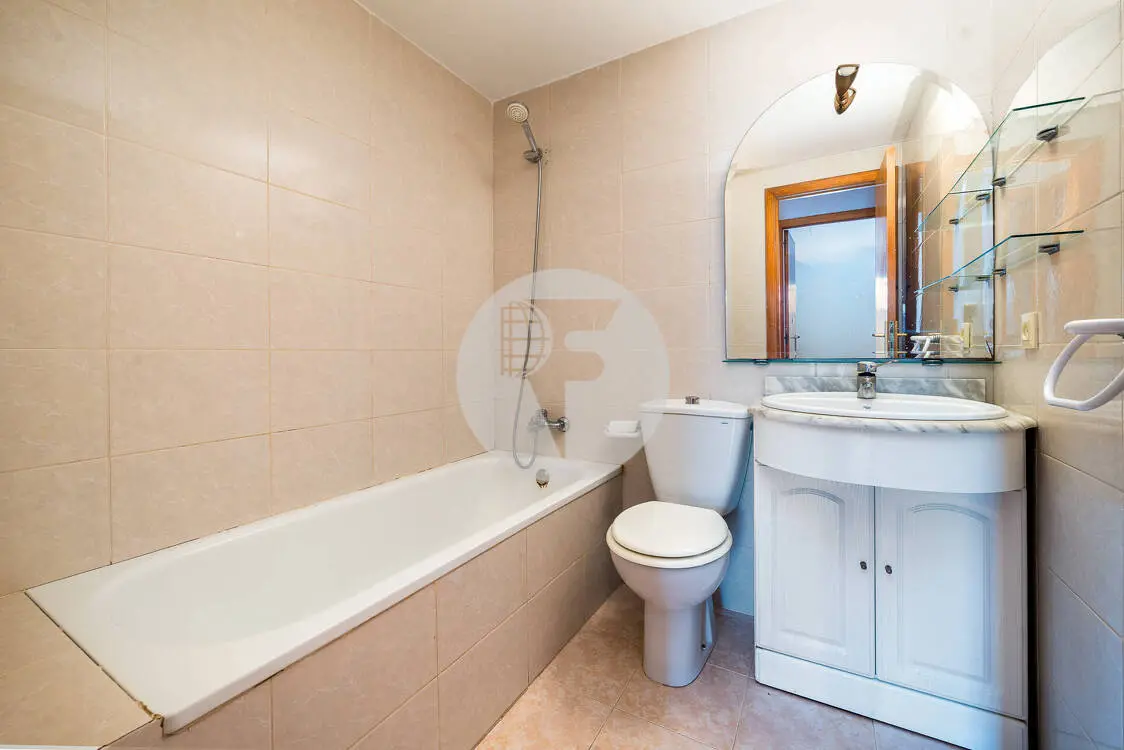 PISO EN VENTA EN CALLE COTLLIURE CON APARCAMIENTO Y TRASTERO INCLUIDOS - imagen 12