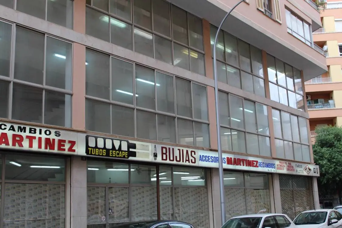 Commercial office of 3 floors, Aragó area, in Palma. 3