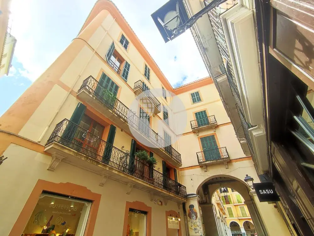 Penthouse for sale in the heart of Palma in a residential building with elevator located in the Plaza Mayor. 3