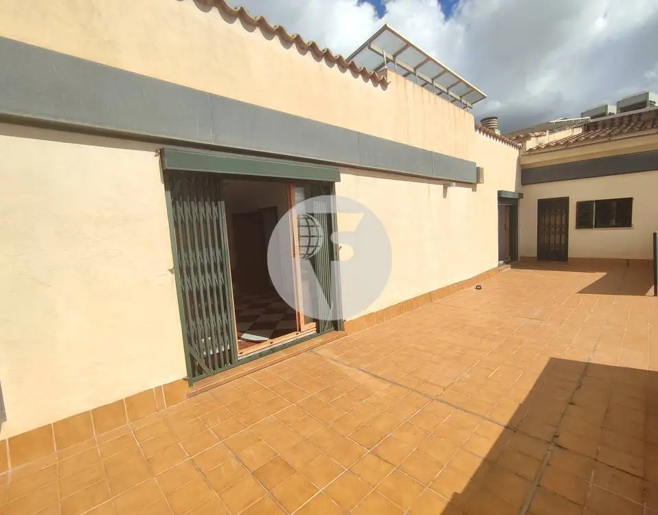 Penthouse for sale in the heart of Palma in a residential building with elevator located in the Plaza Mayor.