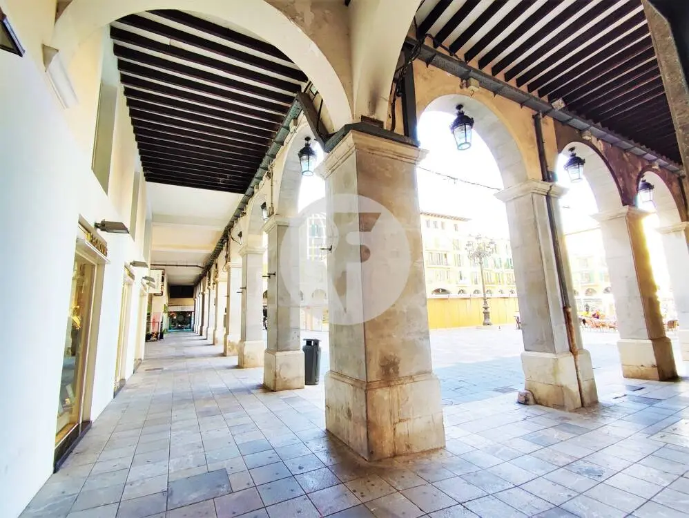 Penthouse for sale in the heart of Palma in a residential building with elevator located in the Plaza Mayor. 20