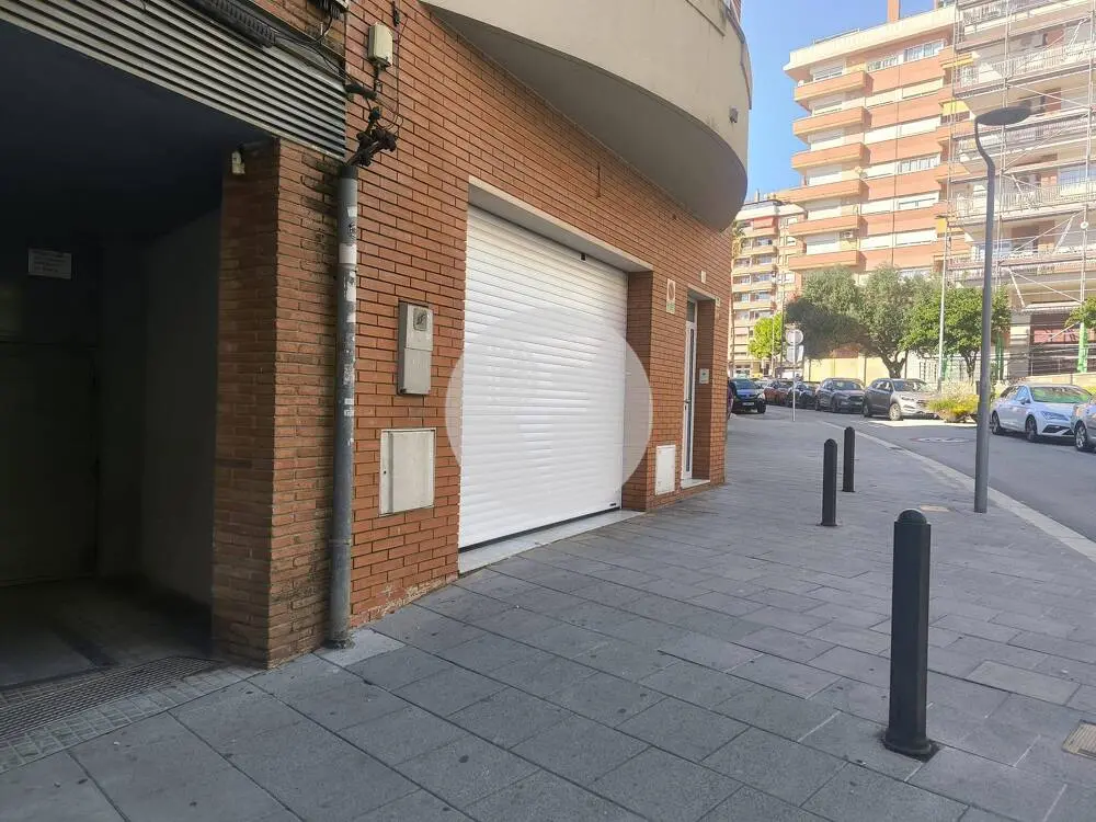 OPORTUNIDAD EN EL CENTRO! Plaza de parking y trastero en la calle Magdalena Trias, Gavà - imagen 5