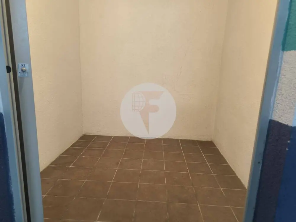 OPORTUNIDAD EN EL CENTRO! Plaza de parking y trastero en la calle Magdalena Trias, Gavà - imagen 6
