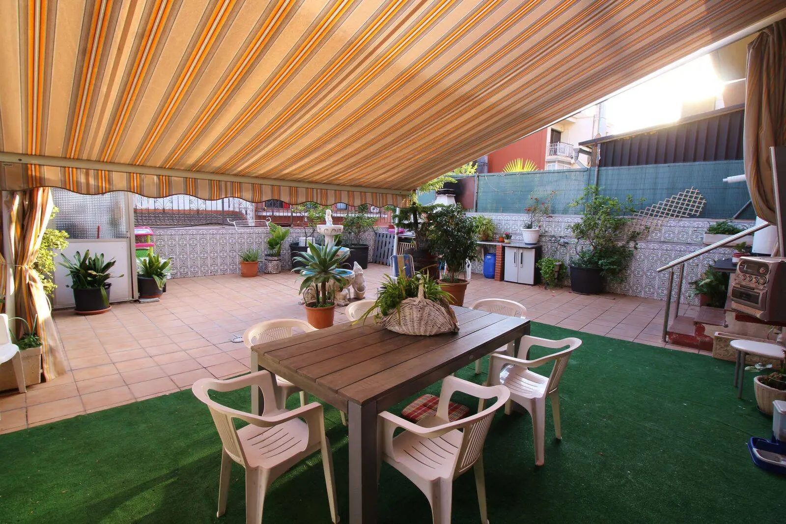 Big 117 m² apartment plus 12 m² balcony and 82 m² level terrace in Viladecans