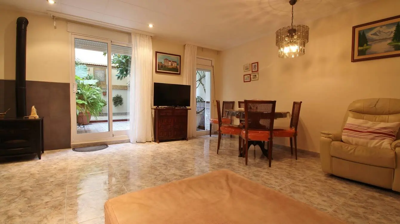 House for sale in the center of Sant Boi, Barcelona. 7