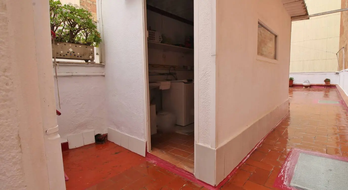 House for sale in the center of Sant Boi, Barcelona. 42
