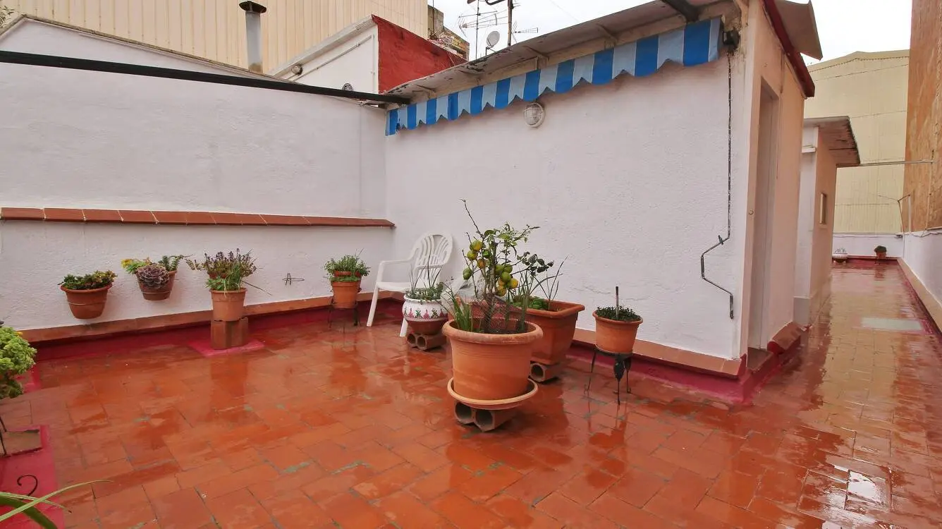 House for sale in the center of Sant Boi, Barcelona. 40