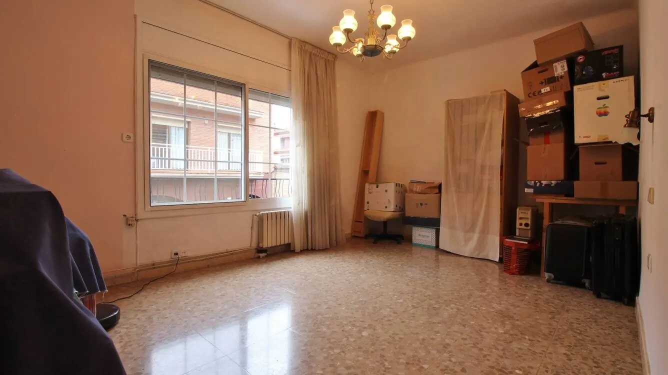 House for sale in the center of Sant Boi, Barcelona. 25