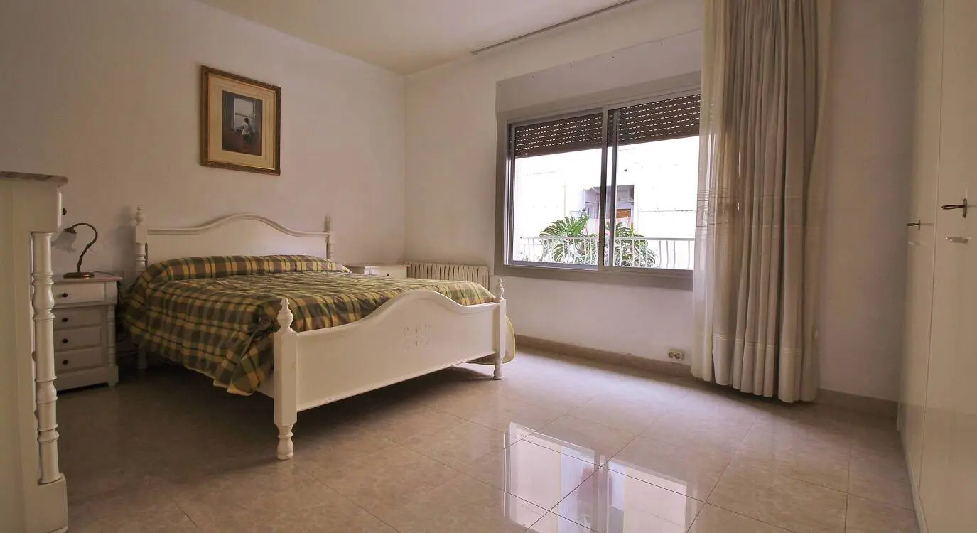 House for sale in the center of Sant Boi, Barcelona. 34