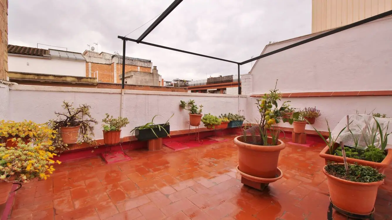 House for sale in the center of Sant Boi, Barcelona. 38