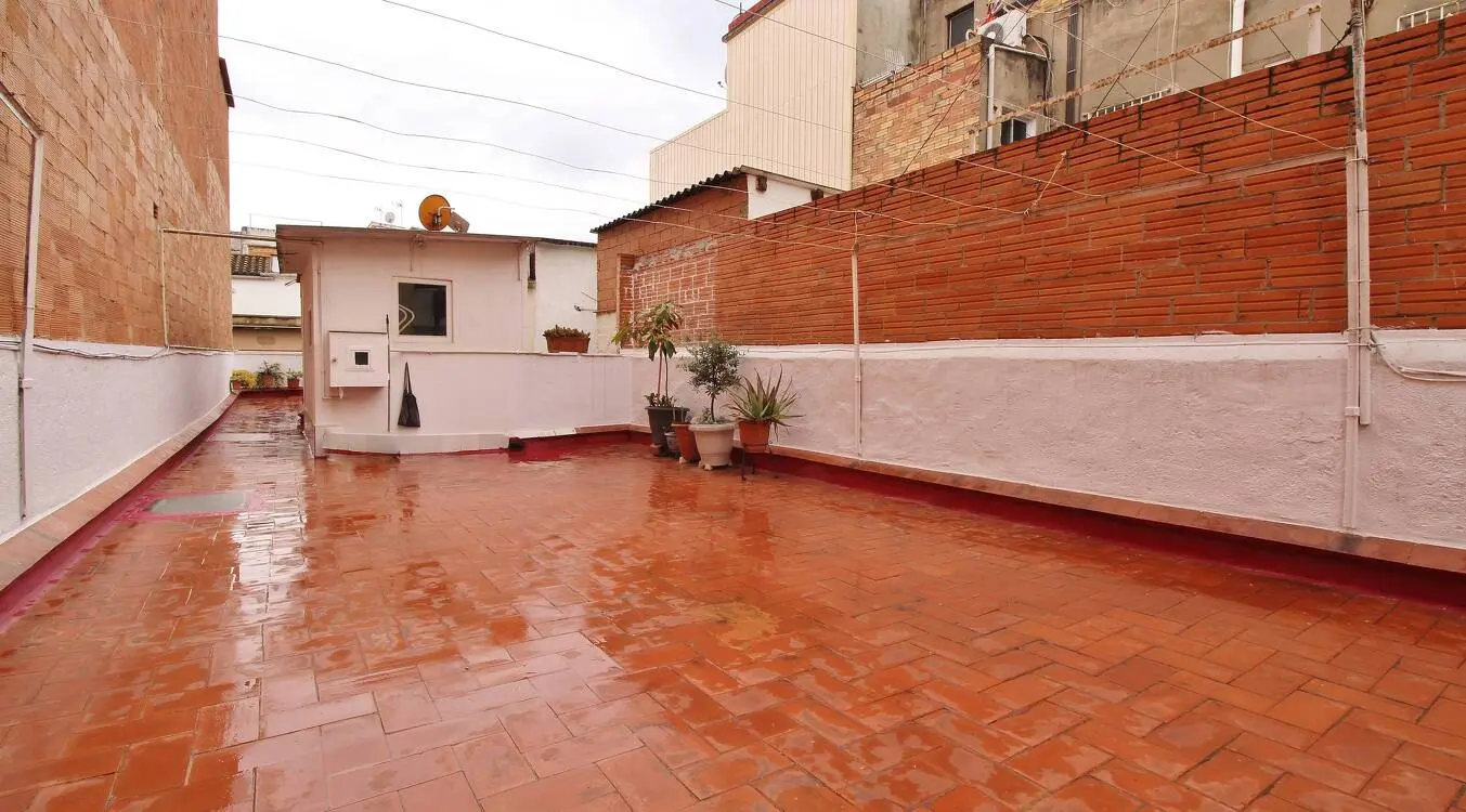 House for sale in the center of Sant Boi, Barcelona. 4
