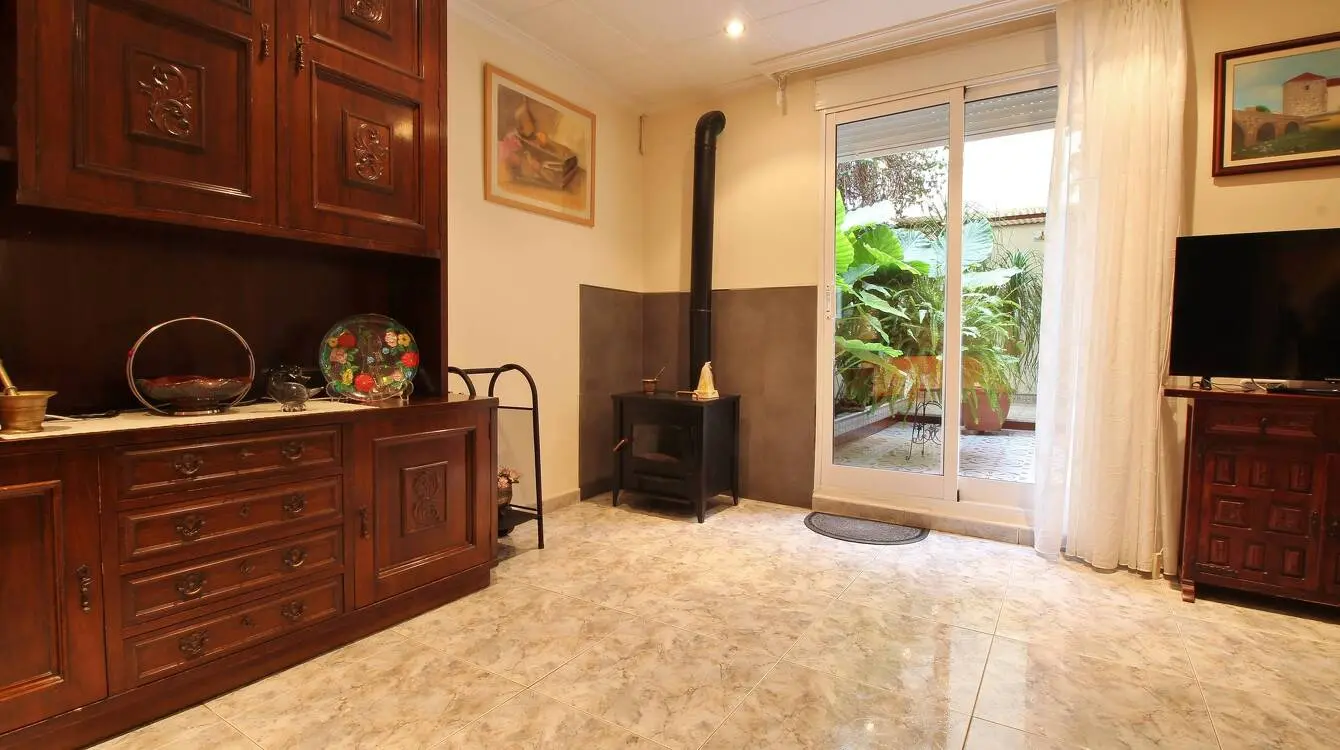 House for sale in the center of Sant Boi, Barcelona. 6