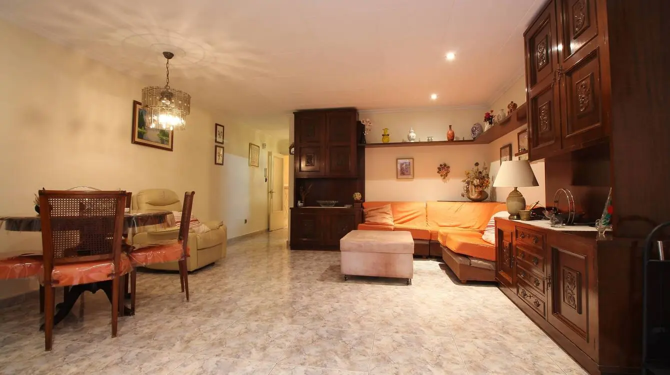 House for sale in the center of Sant Boi, Barcelona. 9