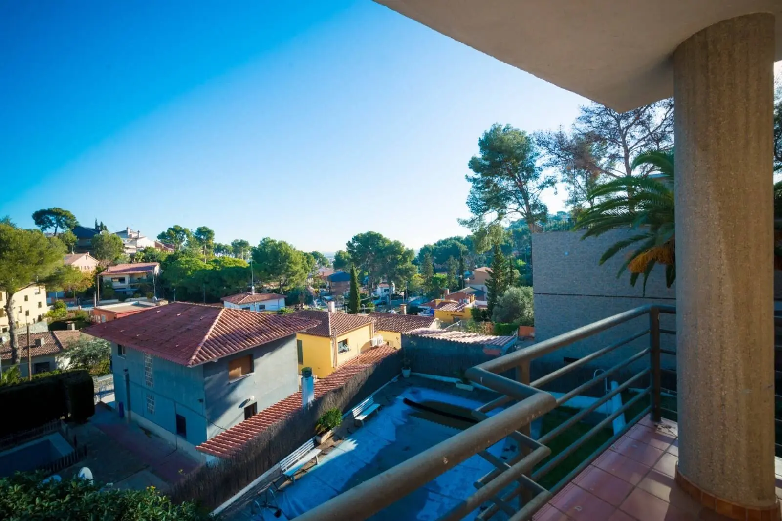 House for sale with a swimming pool in Castelldefels, Barcelona. 2