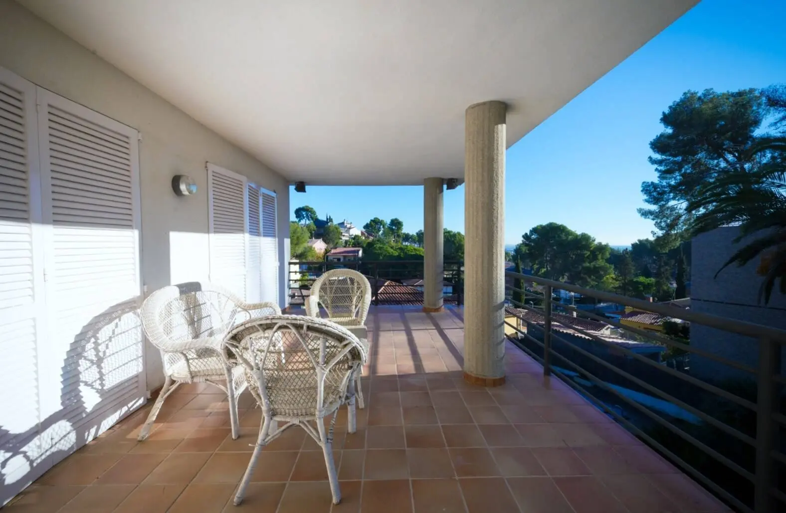 House for sale with a swimming pool in Castelldefels, Barcelona. 22