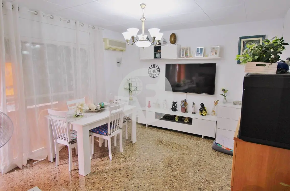 Incredible opportunity in the heart of Gavà. 11