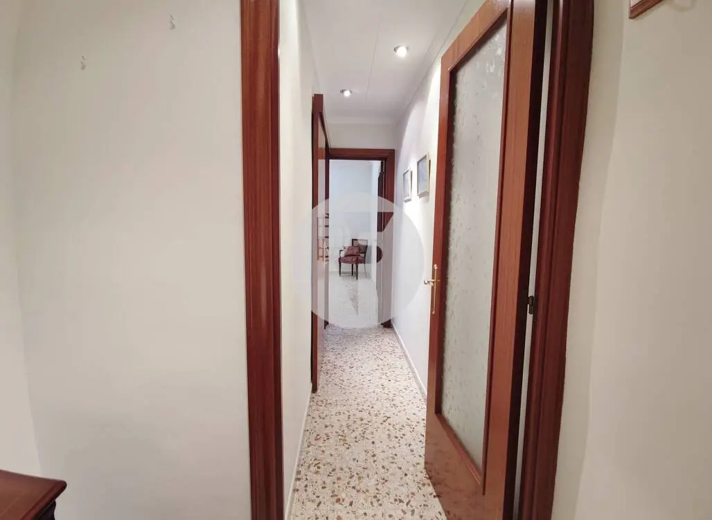Functional apartment of 82 m² built, according to the land registry, in the prestigious Centro area of Mollet del Vallès. 11