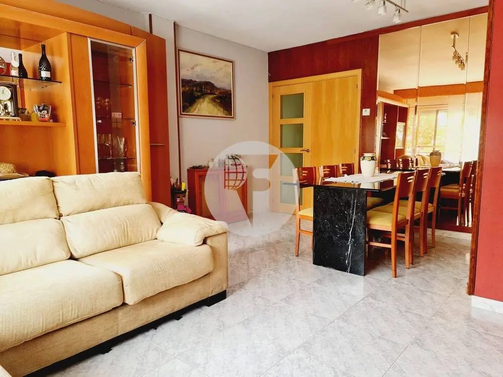 Discover the perfect space for your family in this charming apartment with 104 m² built in Parets del Vallés.