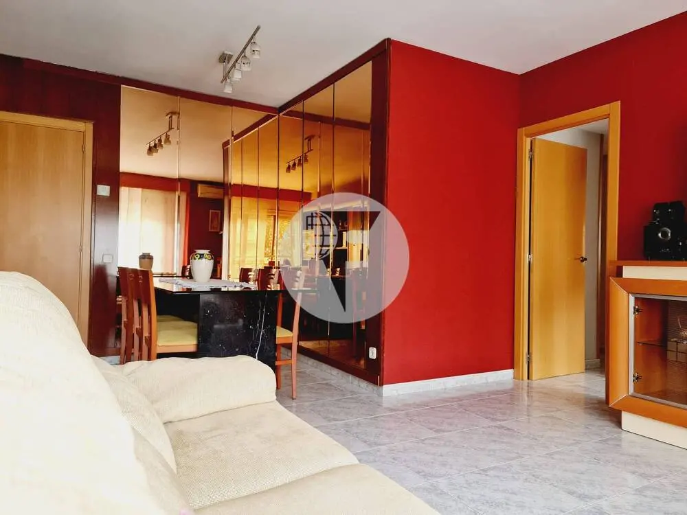 Discover the perfect space for your family in this charming apartment with 104 m² built in Parets del Vallés. 4