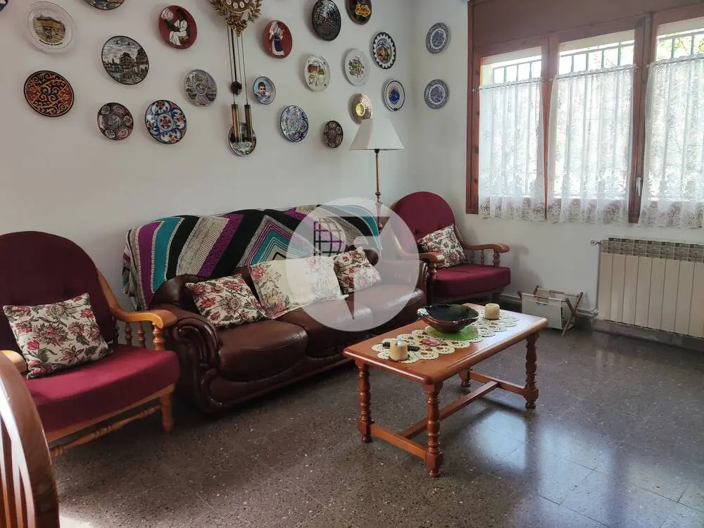 This 100 m² house is located in L'Ametlla del Vallès, in the peaceful Urbanization La Miranda. 5