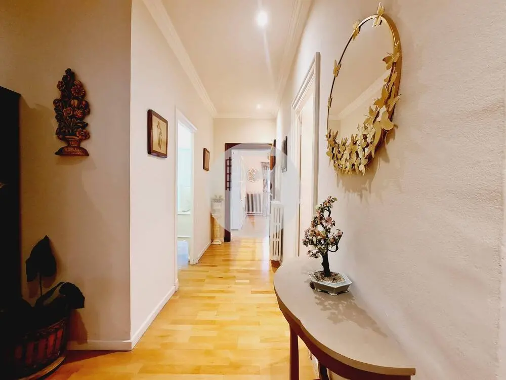 Spacious 4-bedroom apartment in the center of Mollet del Valles. 24