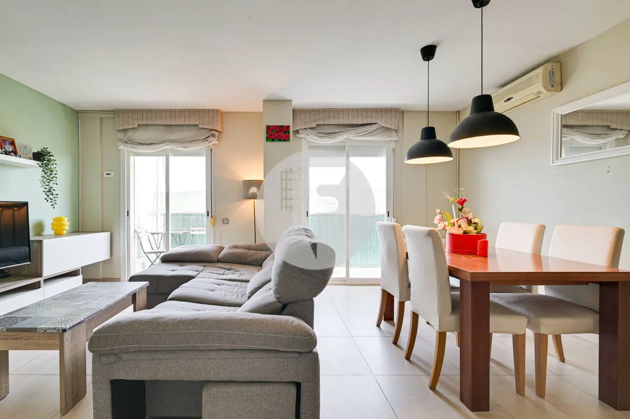 ÁTICO LUMINOSO CON BALCÓN Y 4 HABITACIONES EN CAN PANTIQUET, MOLLET DEL VALLES - imagen 5