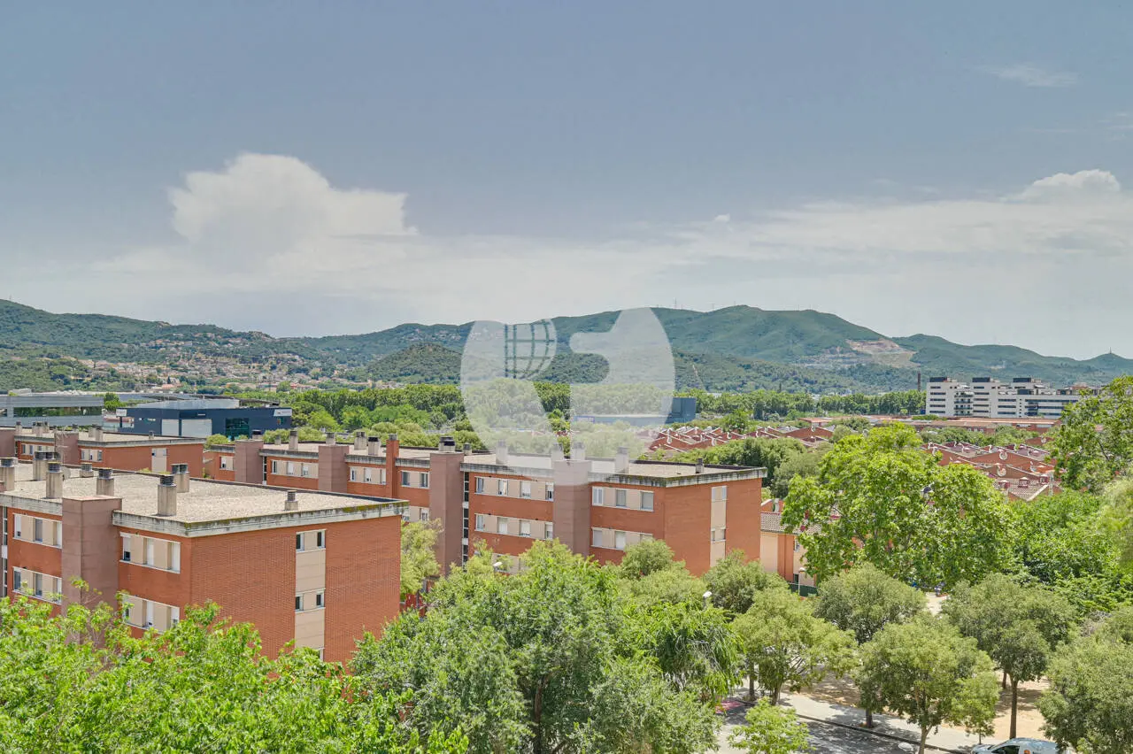 ÁTICO LUMINOSO CON BALCÓN Y 4 HABITACIONES EN CAN PANTIQUET, MOLLET DEL VALLES - imagen 2