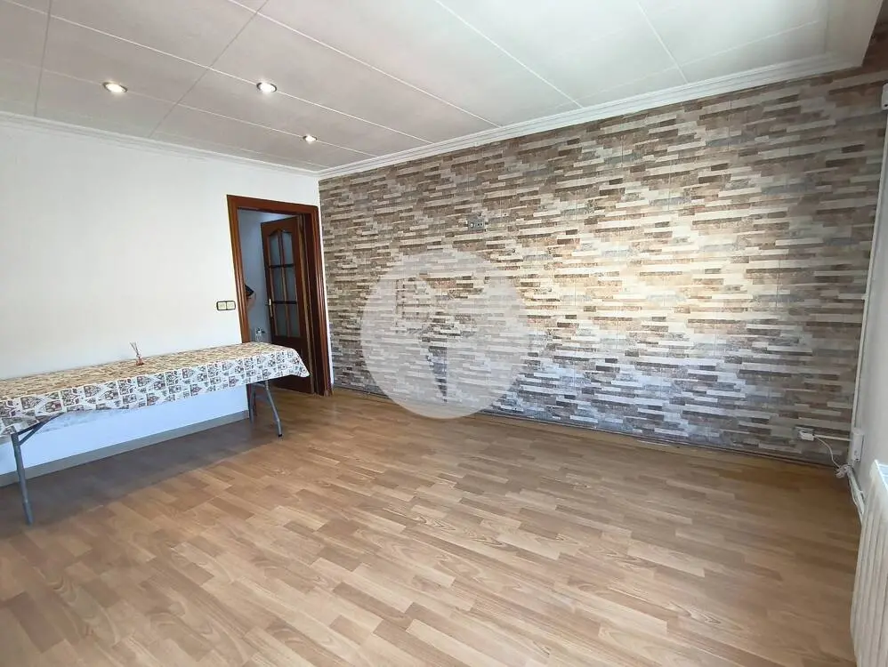 ¡Piso muy luminoso de 3 habitaciones junto a la estación Mollet-Santa Rosa! - imagen 2