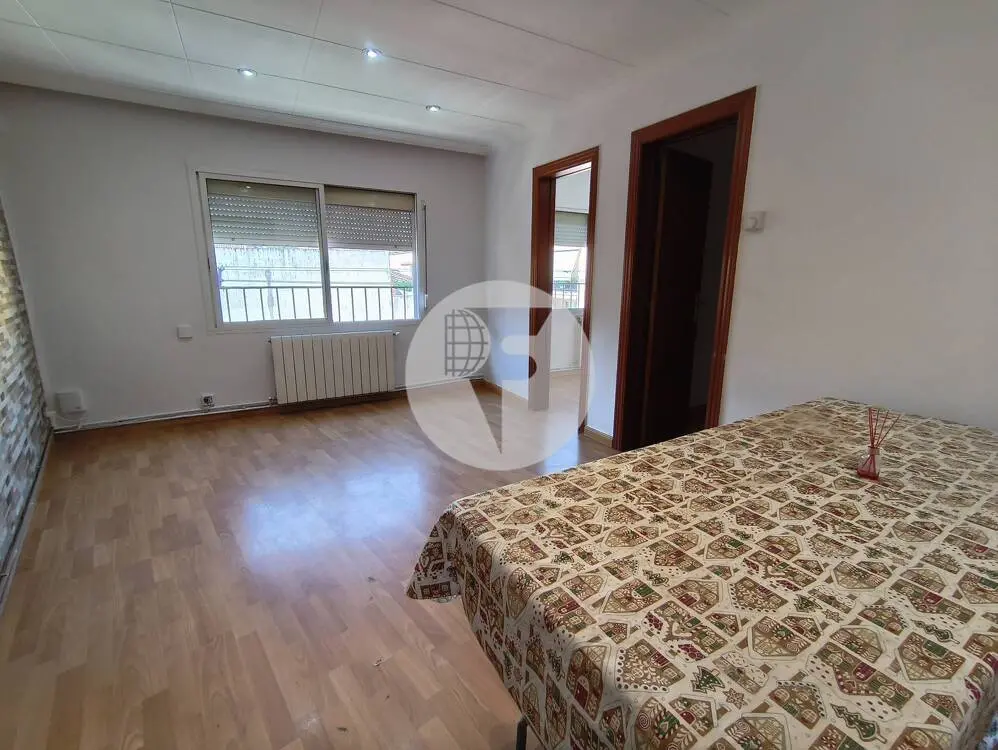 ¡Piso muy luminoso de 3 habitaciones junto a la estación Mollet-Santa Rosa!