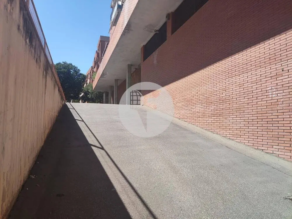 Plazas de aparcamiento en zona Can Pantiquet/ Vallehermoso de Mollet del Valles. - imagen 4