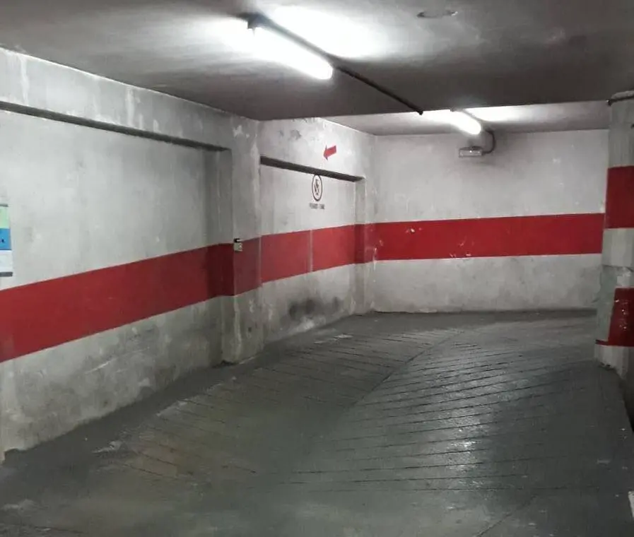 Parking space for sale on Anselm Clavé street, very central location 3
