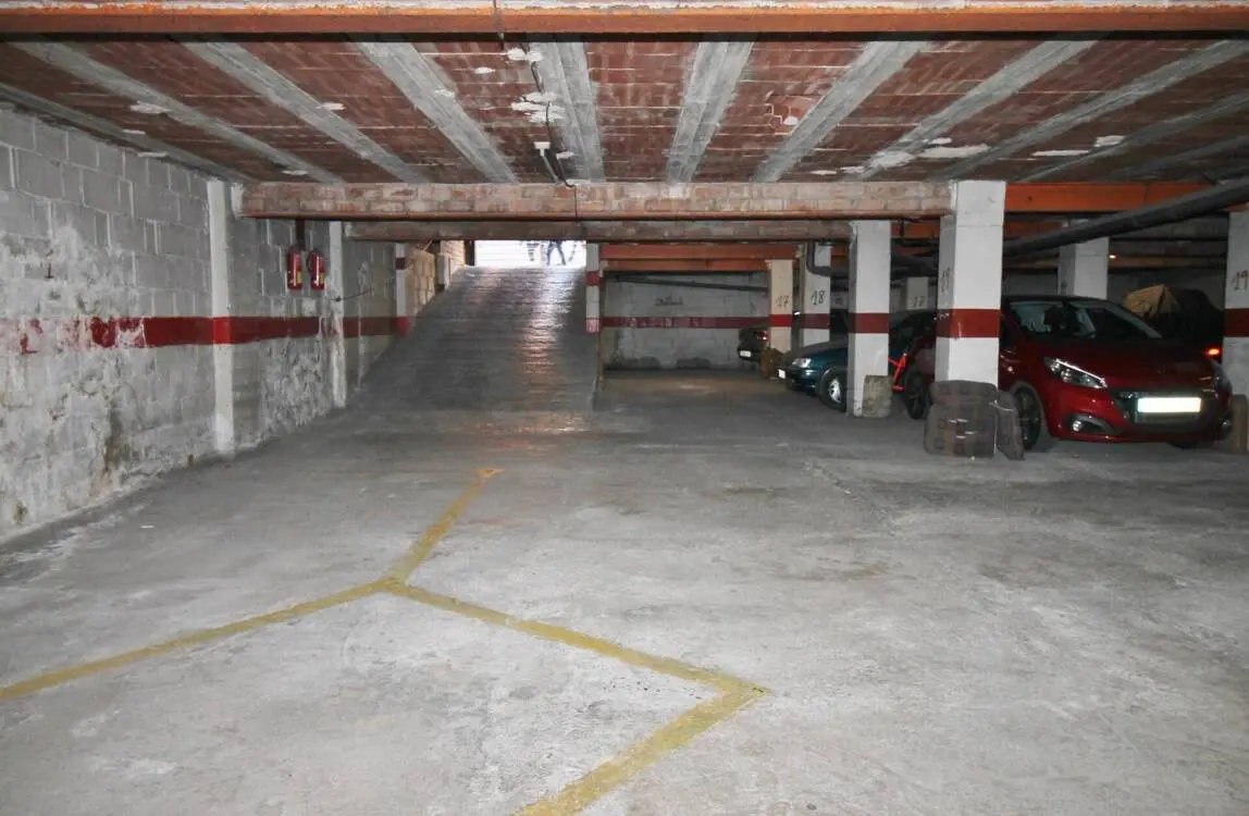 Parking space for sale in Mollet del Vallès 3