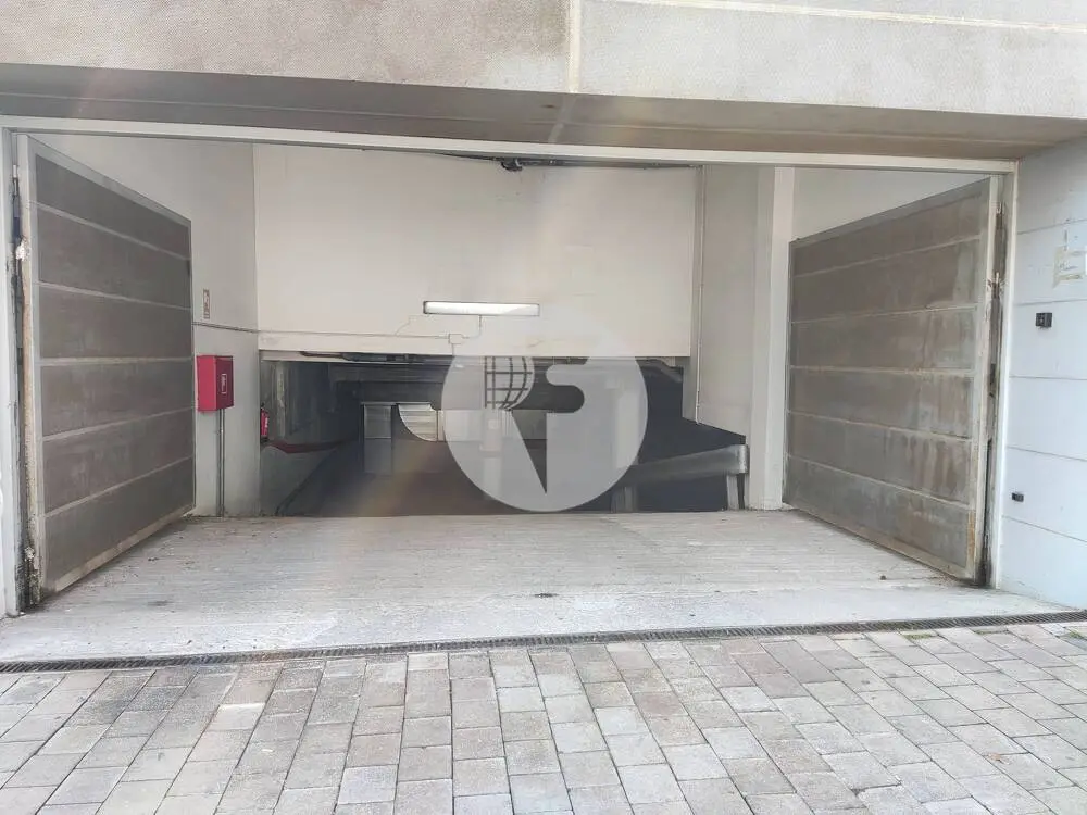 Dos plazas de aparcamiento en venta en calle Enric Morera, La Vinyota. 5