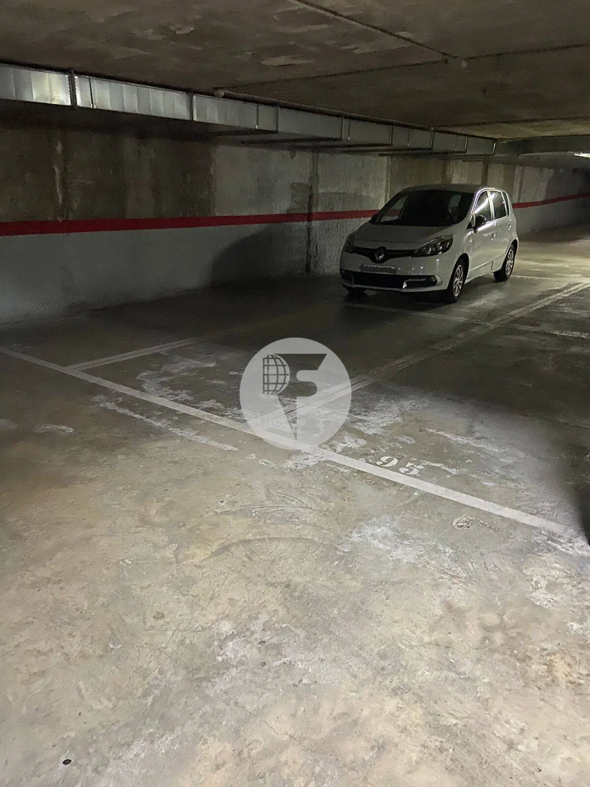 Plaza de aparcamiento en venta en Mollet del Vallés en la calle Enric 