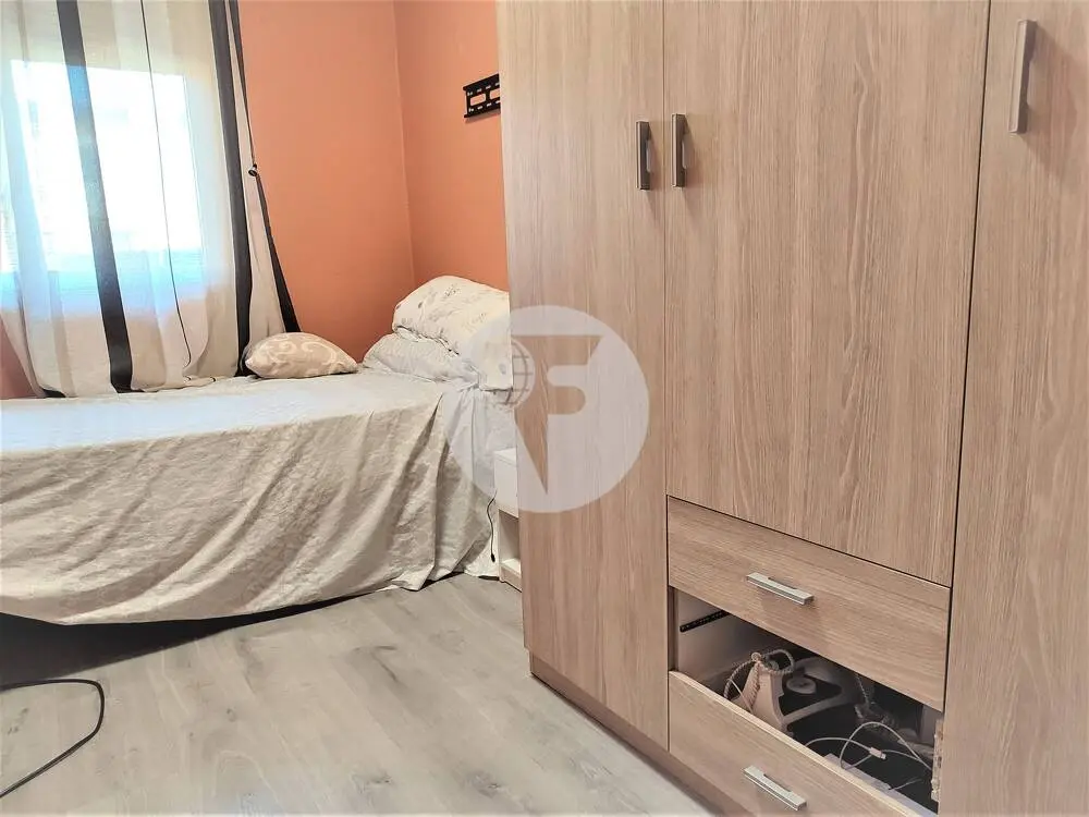 Flat with 3 bedrooms and balcony, recently refurbished in La Llagosta. 14