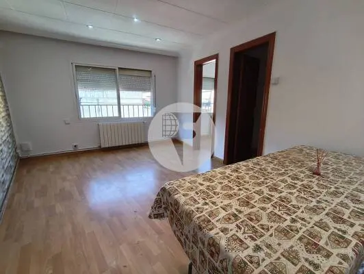 ¡Piso muy luminoso de 3 habitaciones junto a la estación Mollet-Santa Rosa!