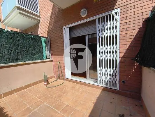 PLANTA BAJA CON TERRAZA, PISCINA Y PLAZA DE PARKING EN CAN BORRELL