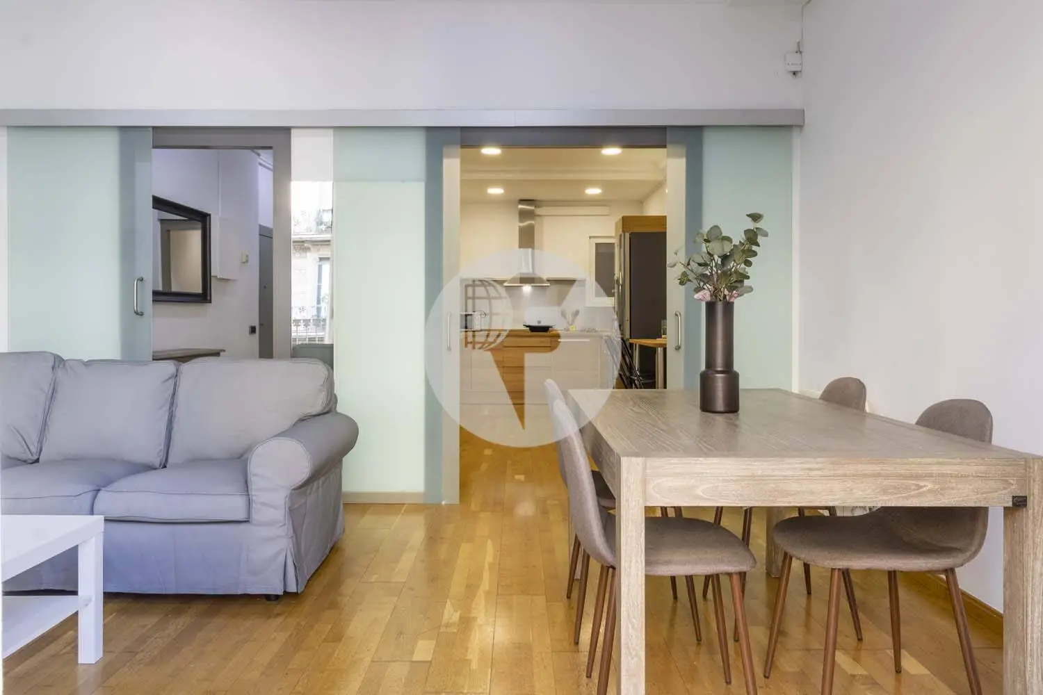 Furnished and equipped on Rosselló Street 2