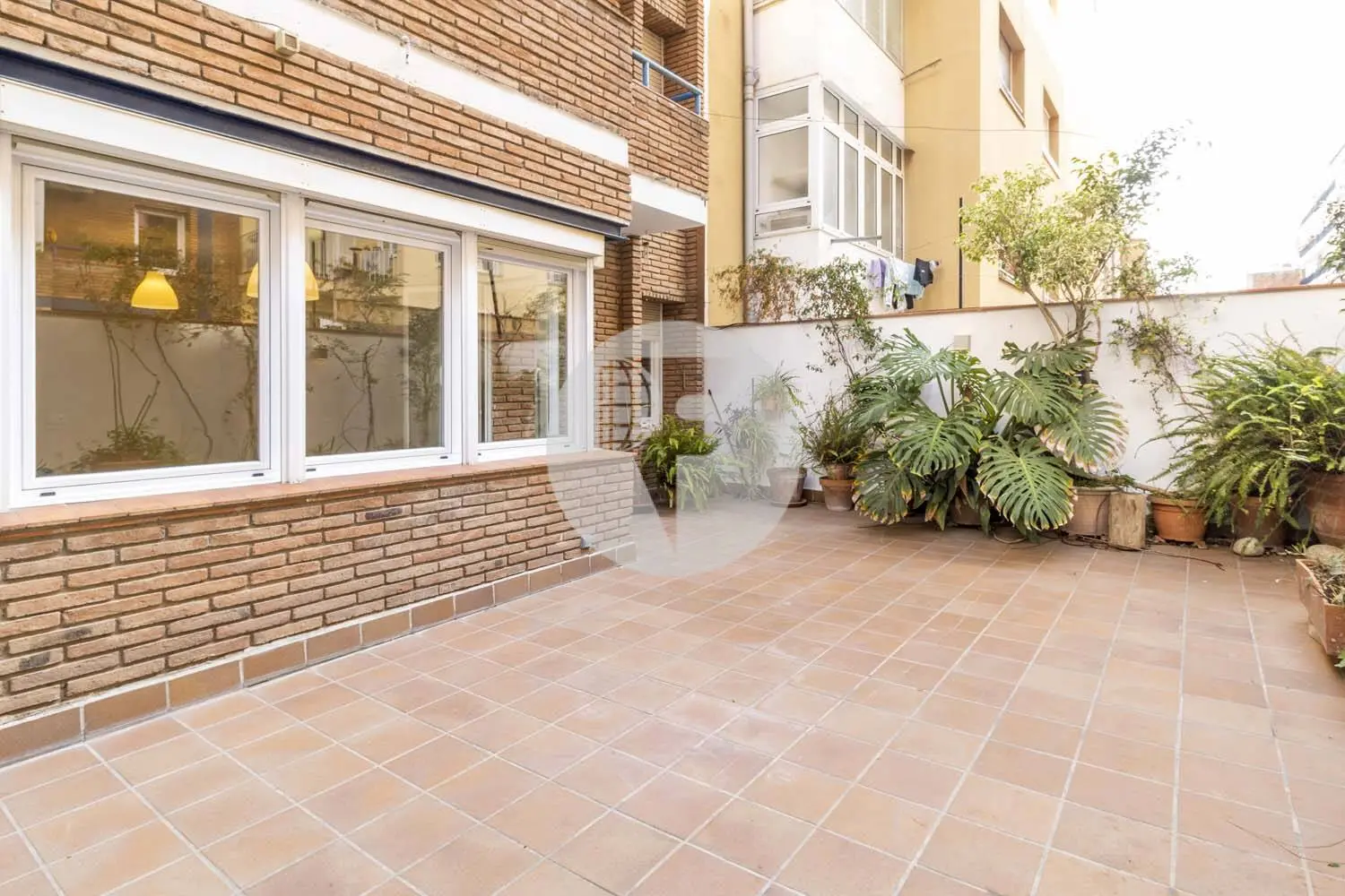 Three bedrooms and large patio in Vallcarca 4