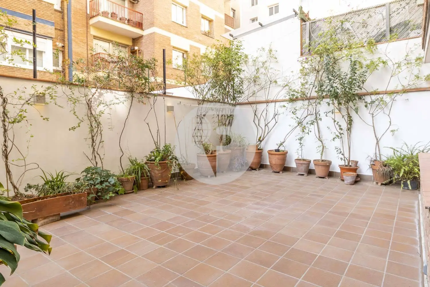 Three bedrooms and large patio in Vallcarca 2